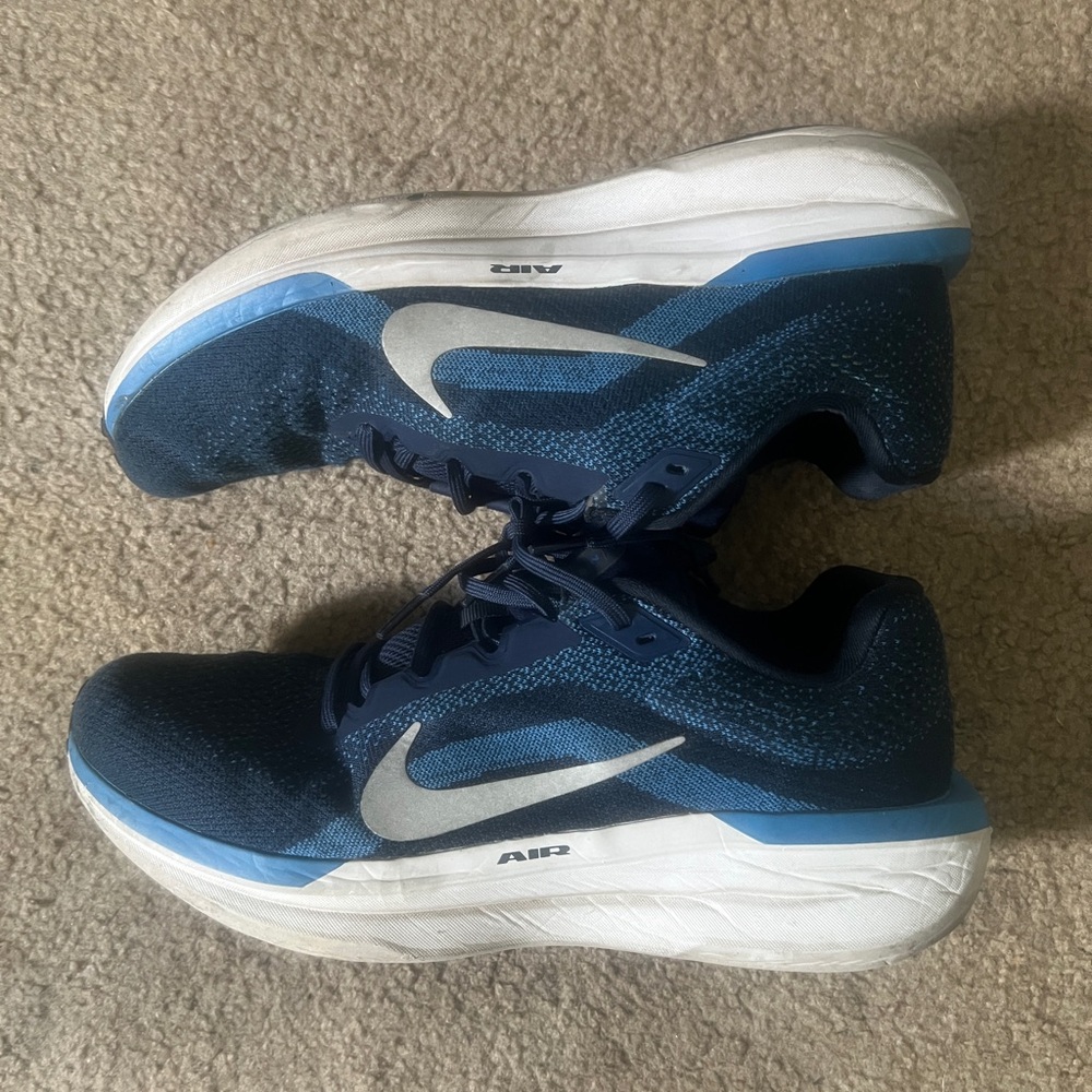 Nike Winflo 11 Cushlon Road Running
Shoes Men's 11 FJ9509-400